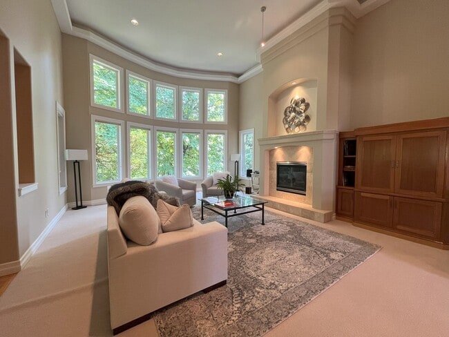 Building Photo - Forest-View Luxury Home with 5 Bedrooms, Luxury Primary Suite & Gourmet Kitchen