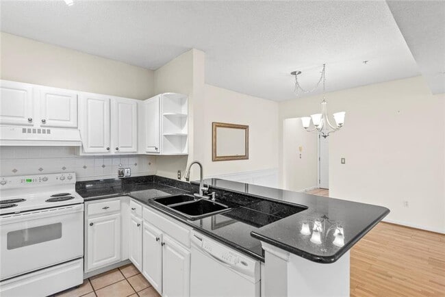 Building Photo - 955 Juniper St NE