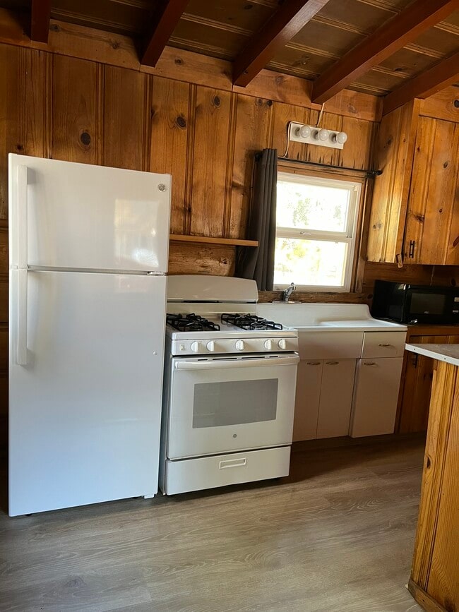 Building Photo - 3066 Oakland Ave