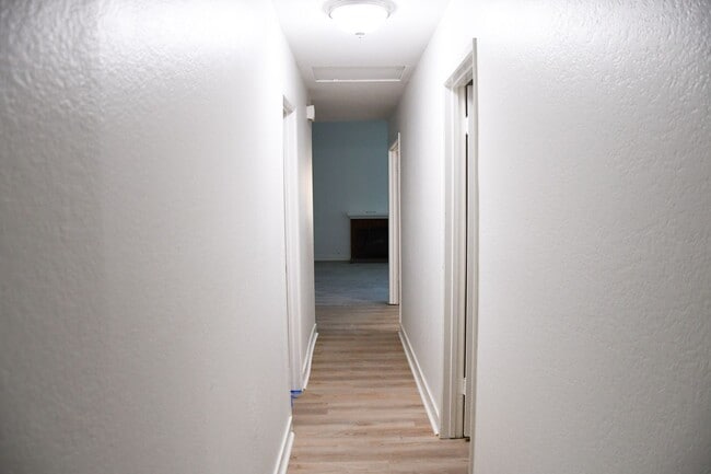 Building Photo - 1271 N Mosswood Dr