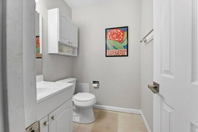 Building Photo - 500 Oak Ave