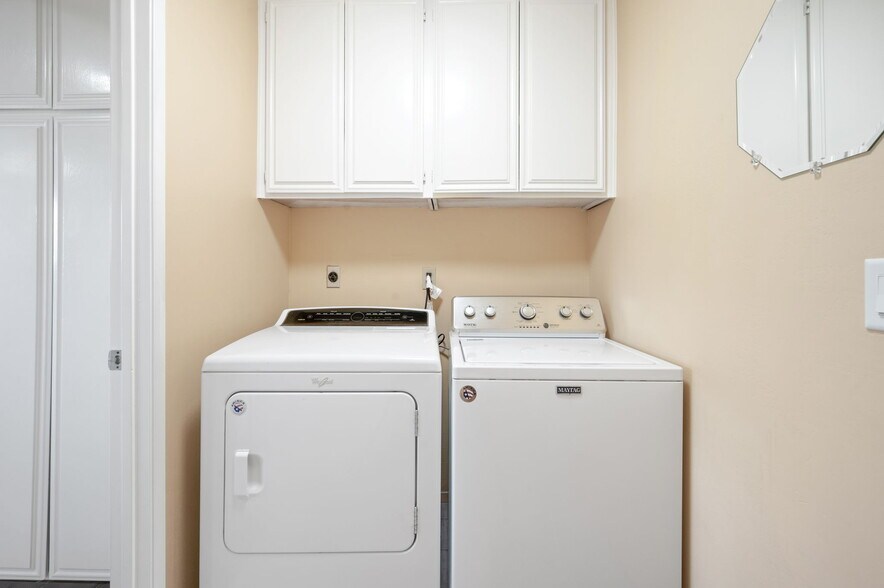 Building Photo - 78990 Bayside Ct