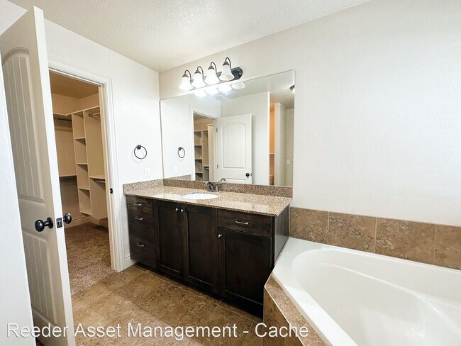 Building Photo - 3 br, 2.5 bath House - 141 East 620 South
