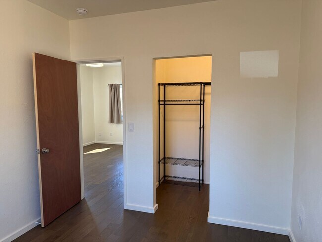 Building Photo - Beautiful 1 bedroom 1 bath unit in Springfield!