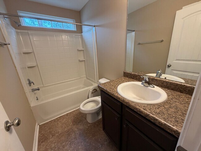 Building Photo - FOR RENT