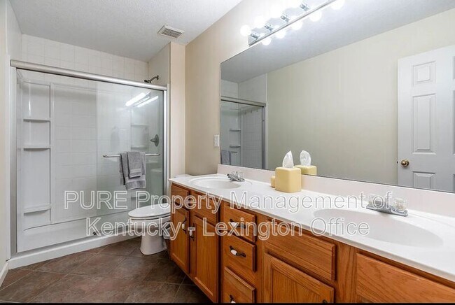 Building Photo - 804 Wabarto Way