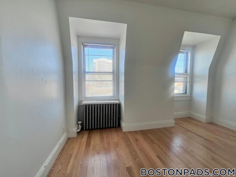 Building Photo - 91 Westland Ave