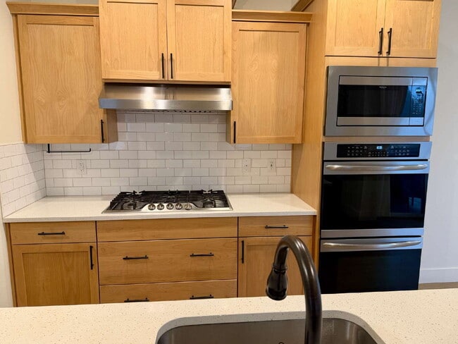 Building Photo - Beautiful Orchards Home