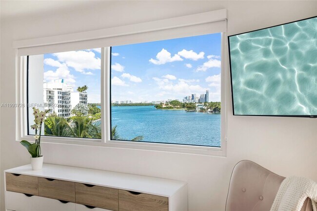 Building Photo - 9881 E Bay Harbor Dr