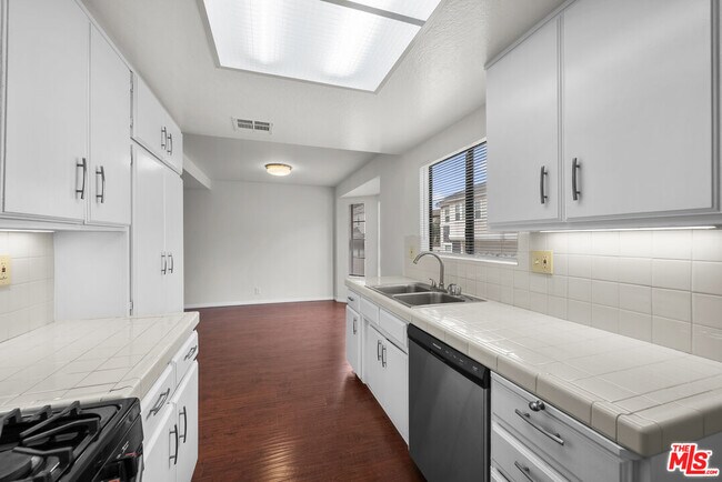 Building Photo - 417 N Alhambra Ave