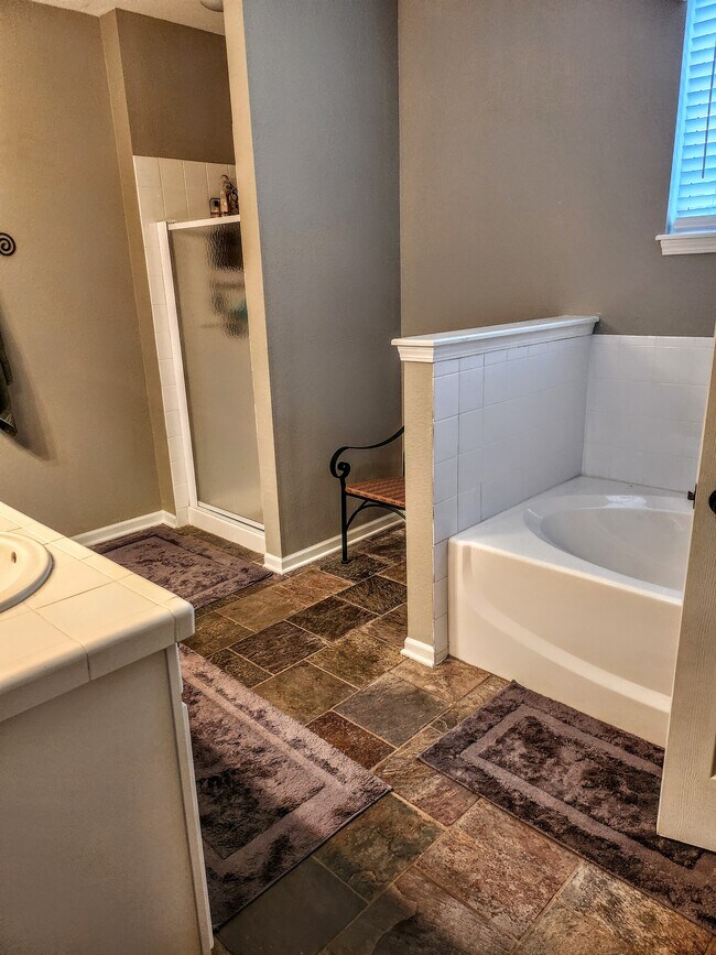 Building Photo - 23 Cottage Park E