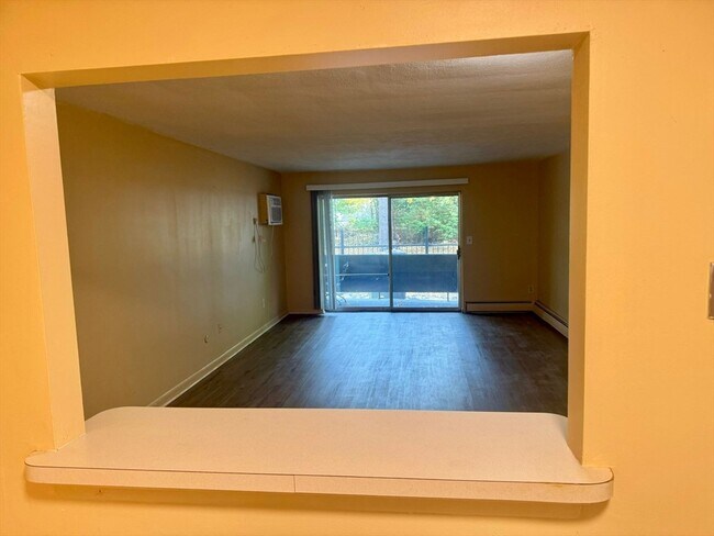 Building Photo - 32 Whites Ave