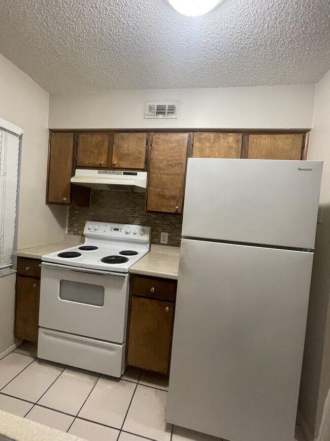 Building Photo - 5506 Pokeweed Ct