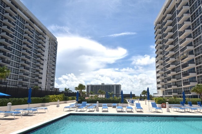 Building Photo - 525 N Ocean Blvd