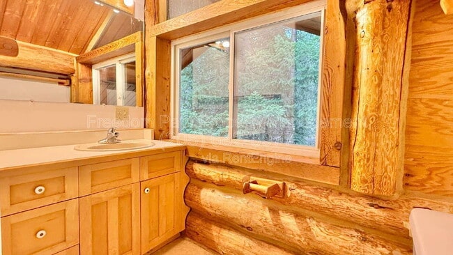 Building Photo - 520 Day Break Rd