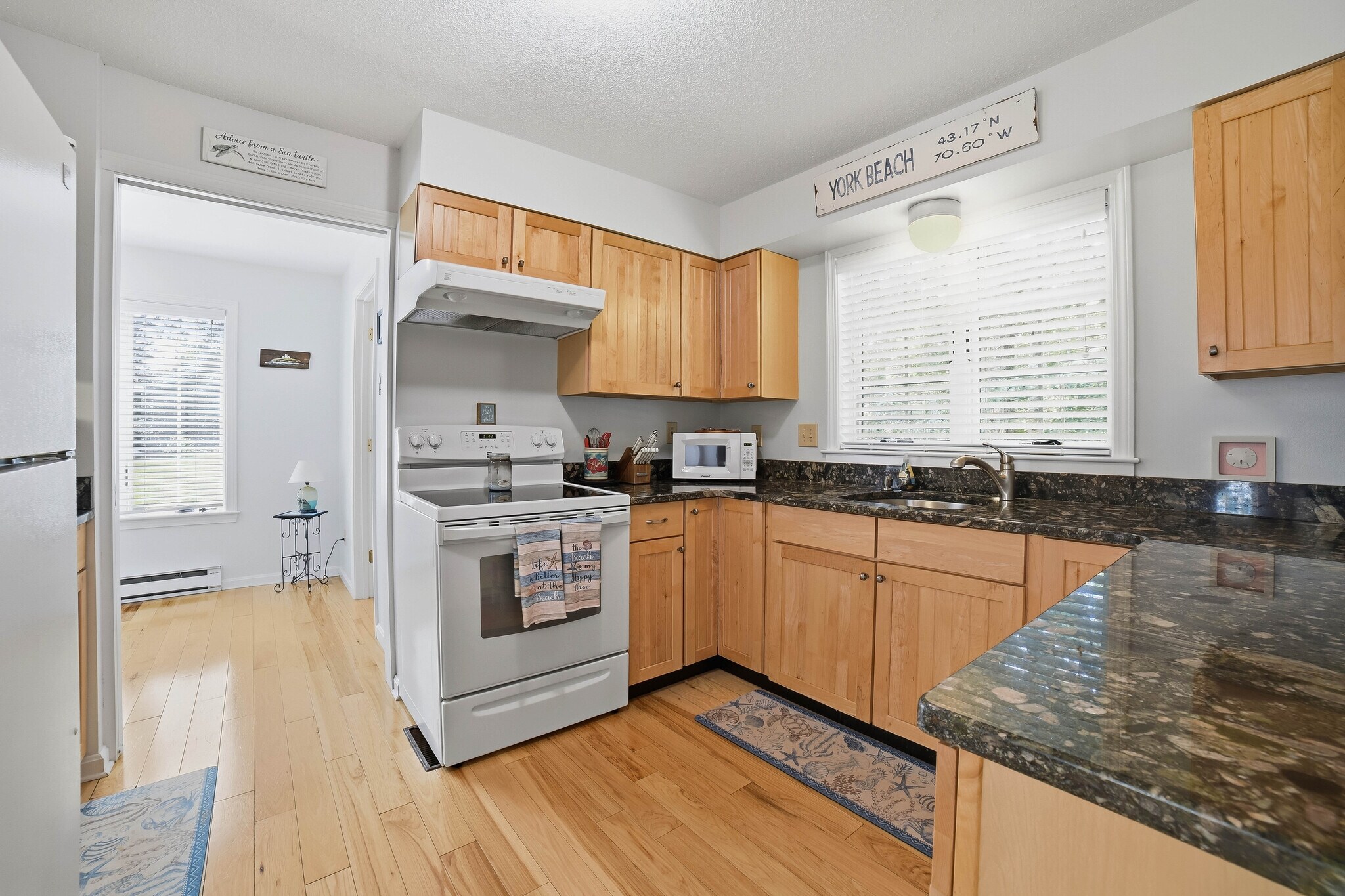 Building Photo - 3 Rosewood Ln
