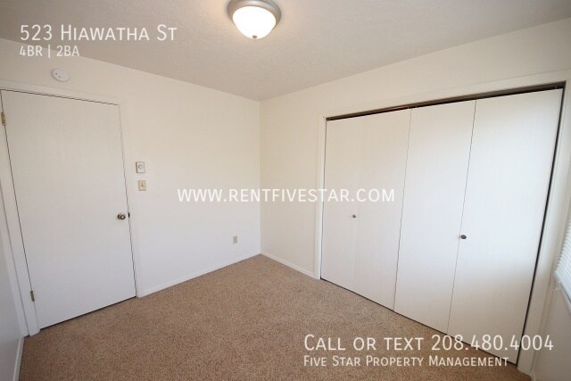 Building Photo - 523 Hiawatha St