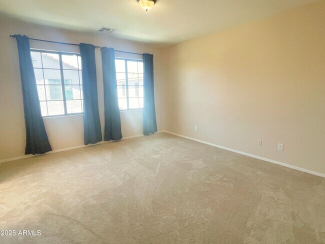Building Photo - 3507 S Falcon Dr
