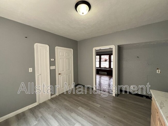 Building Photo - 3257 E 139th St