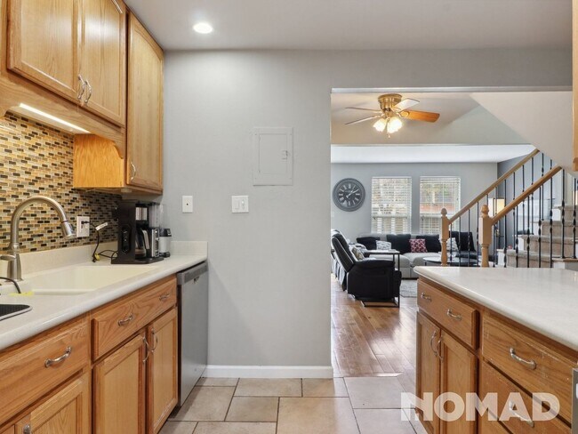 Building Photo - 3 Bedroom Townhome in Aurora