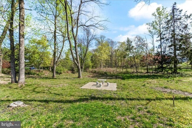 Building Photo - 321 Middletown Rd