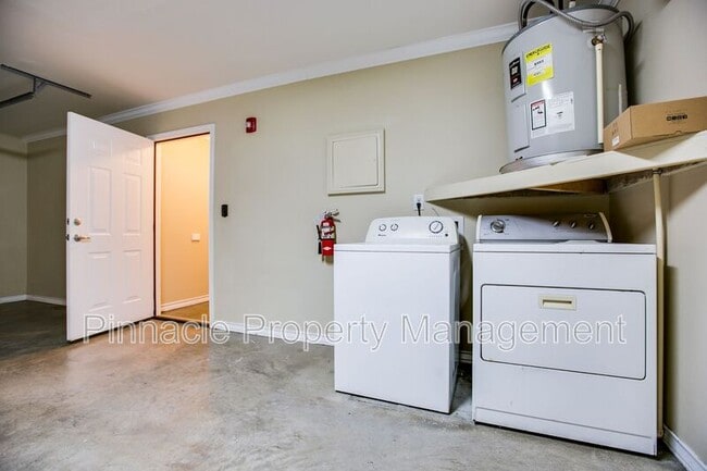 Building Photo - 350 W Ave L