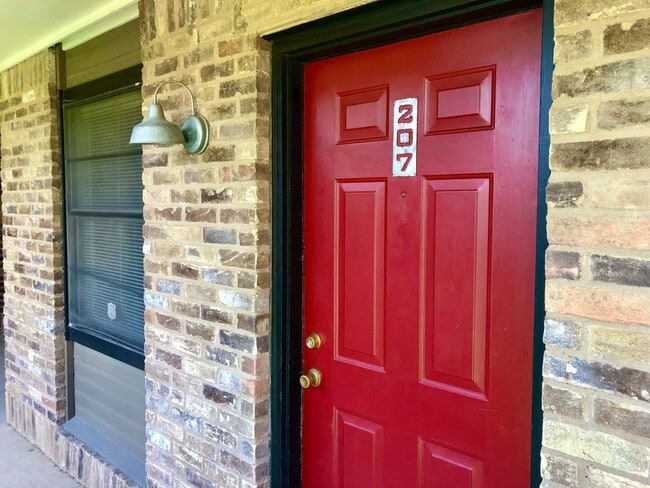 Primary Photo - 1214 Baylor Ave