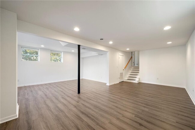 Building Photo - 1113 Brook Ave