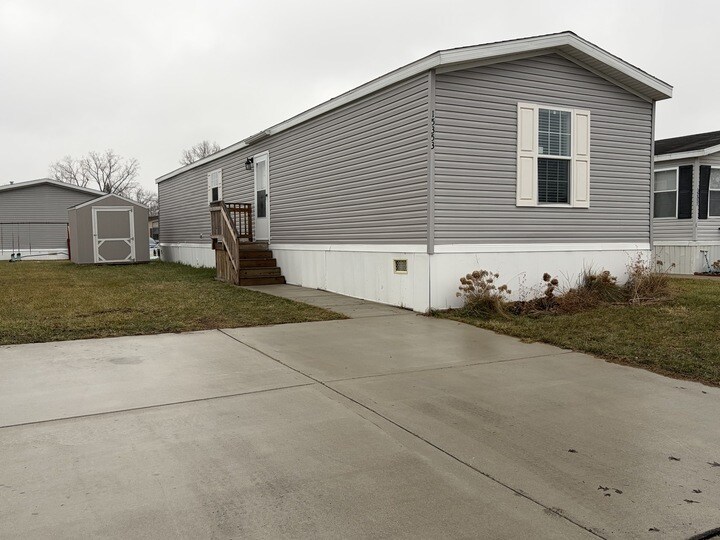 Building Photo - 15353 Dominique Dr