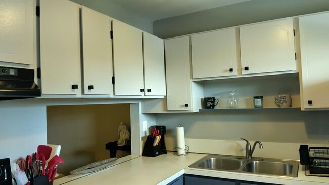 Building Photo - 2721 Garden Dr N