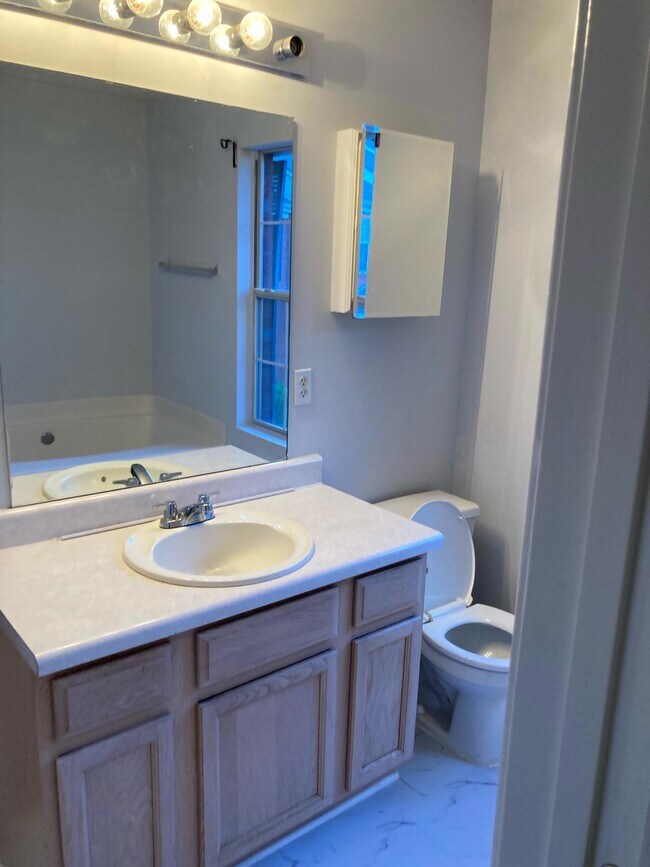 Building Photo - Wind Gate Lane