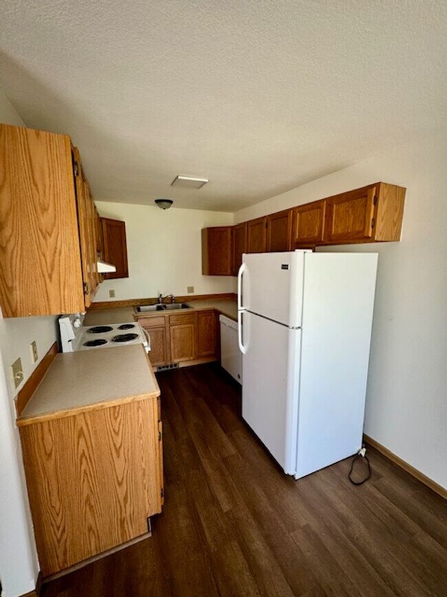 Building Photo - 3 Bedroom 1.5 Bathroom 4plex