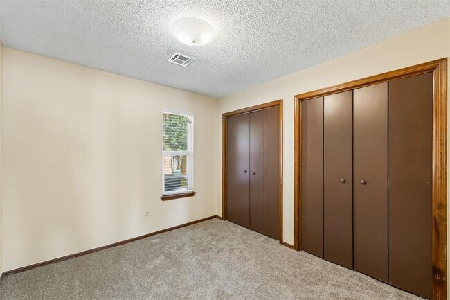 Building Photo - 208 Hudson Pl