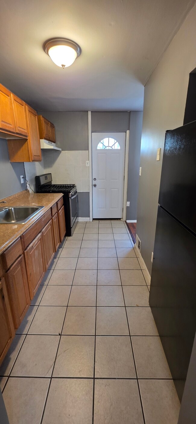 Building Photo - 907 N Rosedale St