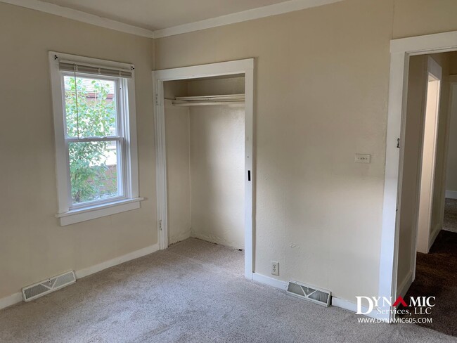 Building Photo - 4+ Bedroom, 2 Bath House By Augustana and USF