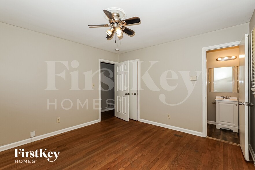 Building Photo - 3605 Carriage Way