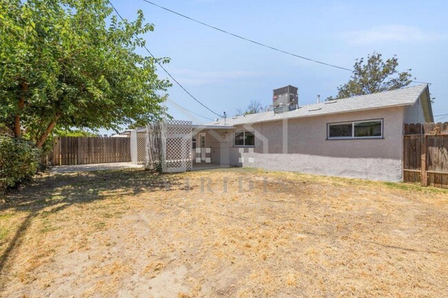 Building Photo - 905 Castro Ln