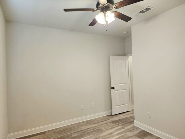 Building Photo - Cypress Gates 3/2 available now!