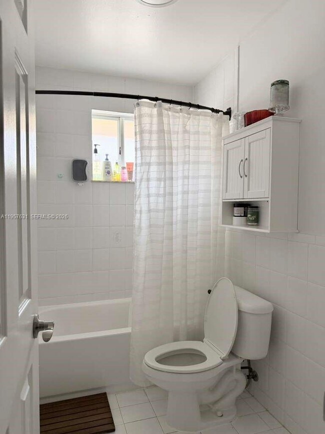 Building Photo - 10017 W Okeechobee Rd