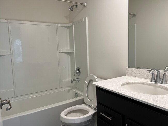 Building Photo - 1231 Hawk Hollow Dr