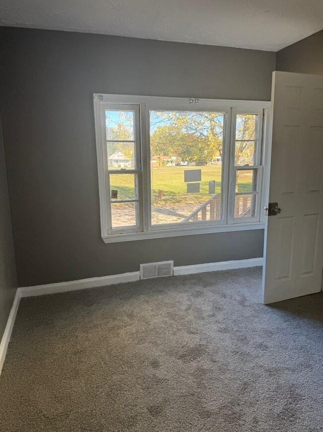 Building Photo - 3 Bedroom Home In Warren