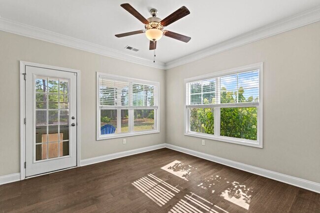 Building Photo - 941 Needlerush Rd