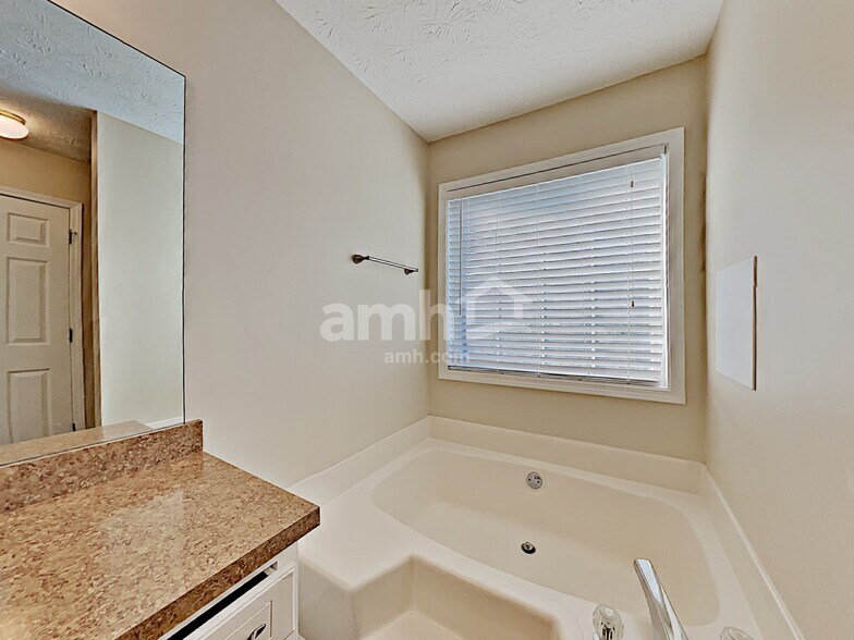 Building Photo - 5088 Memory Ln