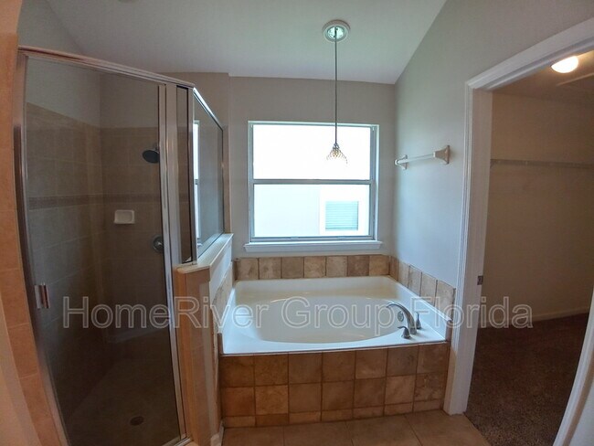 Building Photo - 2575 Creekfront Dr
