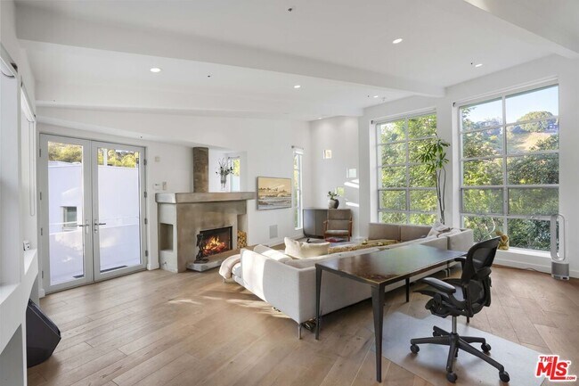 Building Photo - 7700 Willow Glen Rd