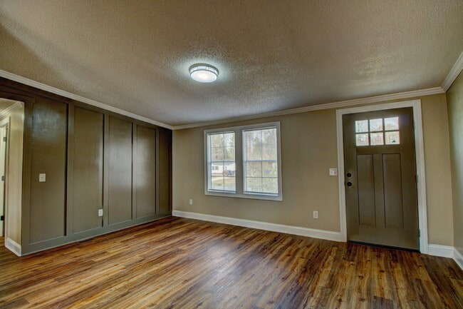 Building Photo - 105 Dutchess Dr