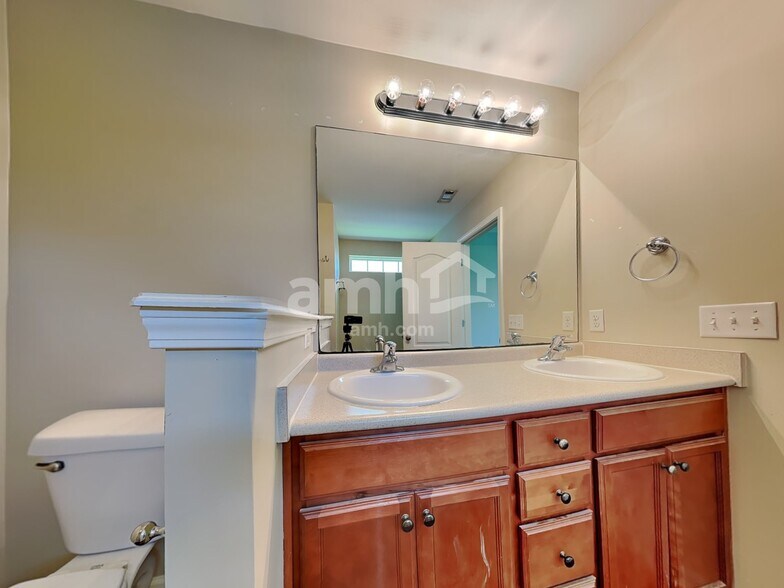 Building Photo - 107 Fontenot Dr