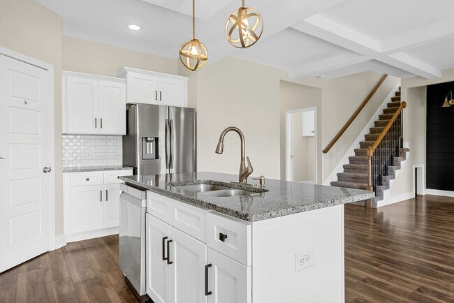 Building Photo - Pet Friendly Three Bedroom with Bonus!
