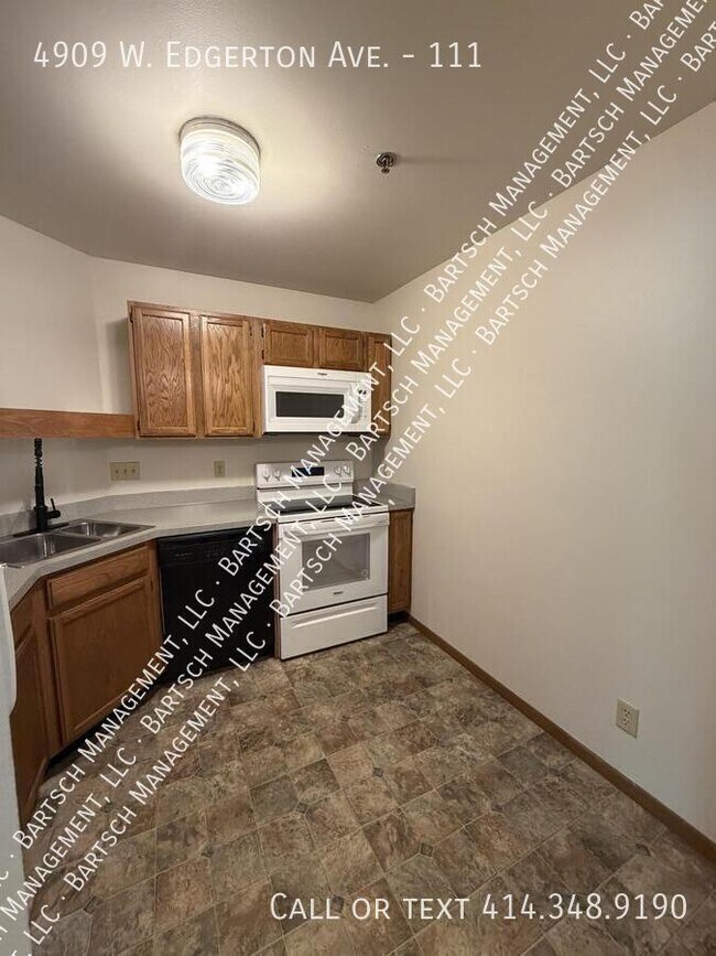 Building Photo - 4909 W Edgerton Ave