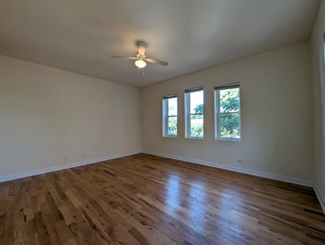 Building Photo - 2347 N Drake Ave